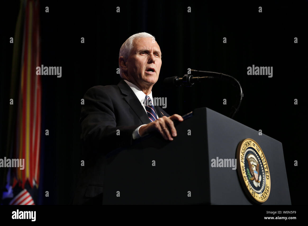 Vice Presidente Mike Pence parla durante un missile Defense Review annuncio al Pentagono, in Arlington, Virginia il 17 gennaio, 2019. Il "Missile Defense Review" comprendeva il presidente Donald Trump, consigliere per la sicurezza nazionale John Bolton e altri alti membri della sua amministrazione. Foto di Martin H. Simon/UPI Foto Stock