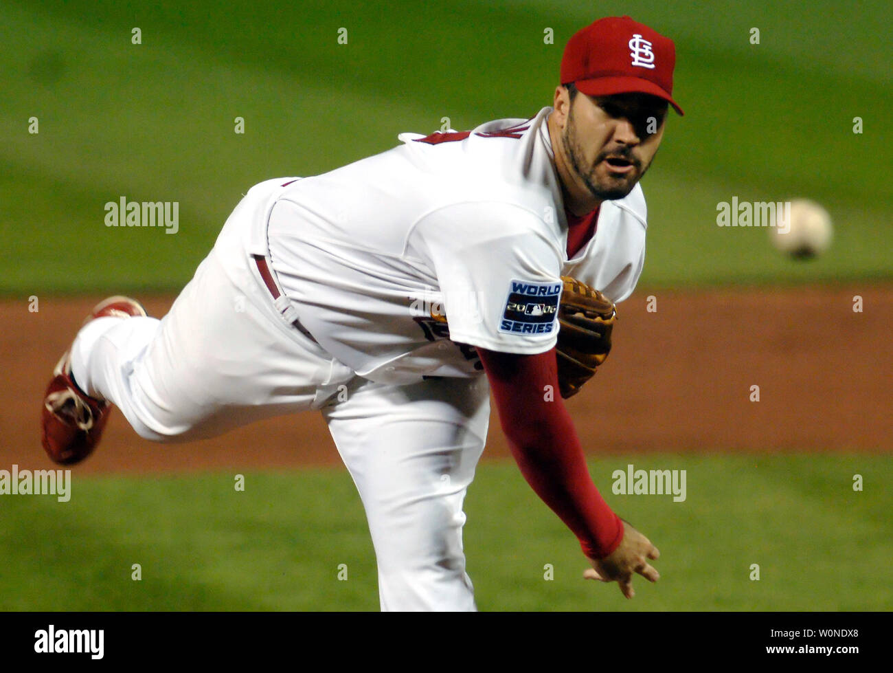 Louis Cardinals pitcher Jeff Suppan (37) lancia contro la Detroit Tigers durante il primo inning di gioco 4 della serie Mondiale al Busch Stadium di St Louis il 26 ottobre 2006. (UPI foto/Kevin Dietsch) Foto Stock