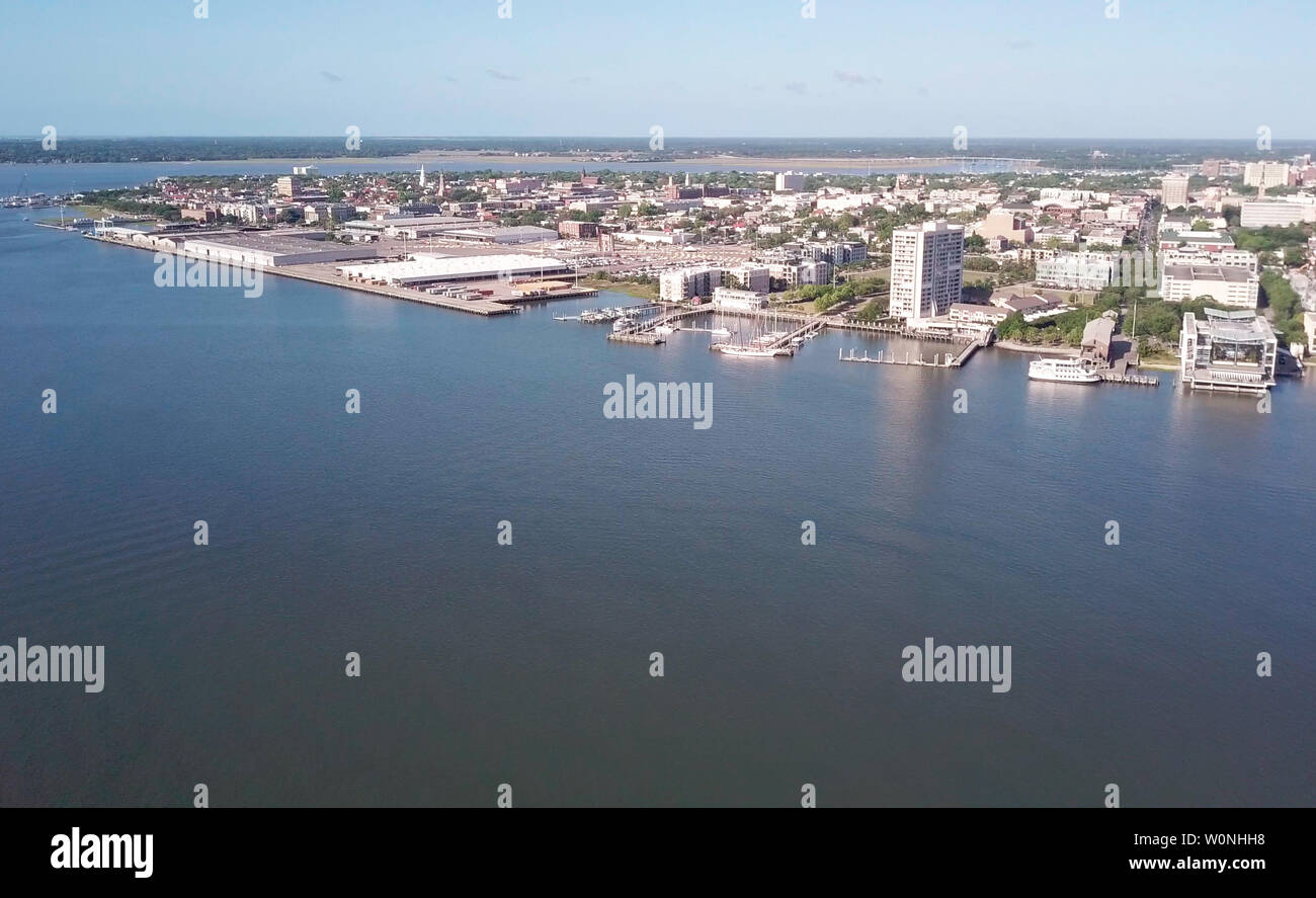 Vista aerea del porto di Charleston, Carolina del Sud come visto da sopra il mare. Foto Stock
