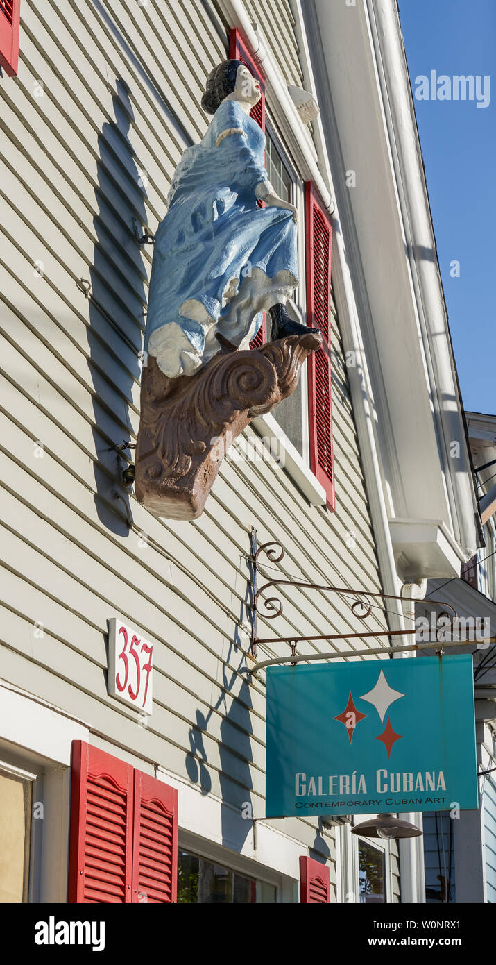 A Provincetown, MA - Giugno 11, 2019: La Galeria Cubana offre contemporanea arte cubano da entrambe internazionalmente rinomata e artisti emergenti che attualmente li Foto Stock