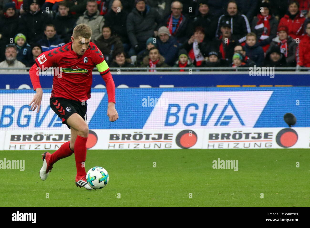 1. BL: 17-18 - 21. Spieltag - SC Freiburg vs Bayer 04 Leverkusen Foto Stock