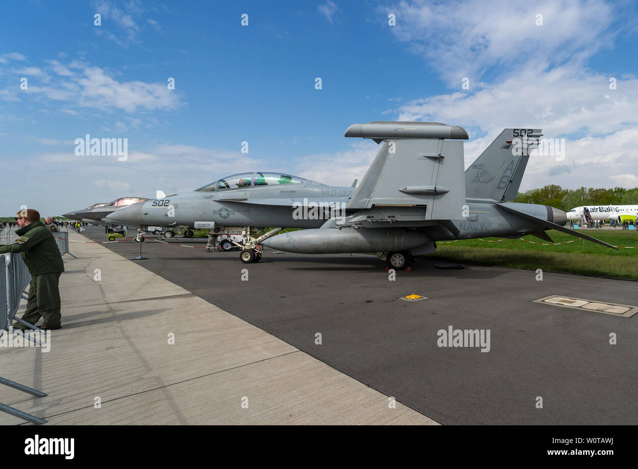 Berlino, Germania - 25 Aprile 2018: Electronic Warfare aeromobili Boeing EA-18G Growler. Marina degli Stati Uniti. Mostra ILA Berlin Air Show 2018. Foto Stock