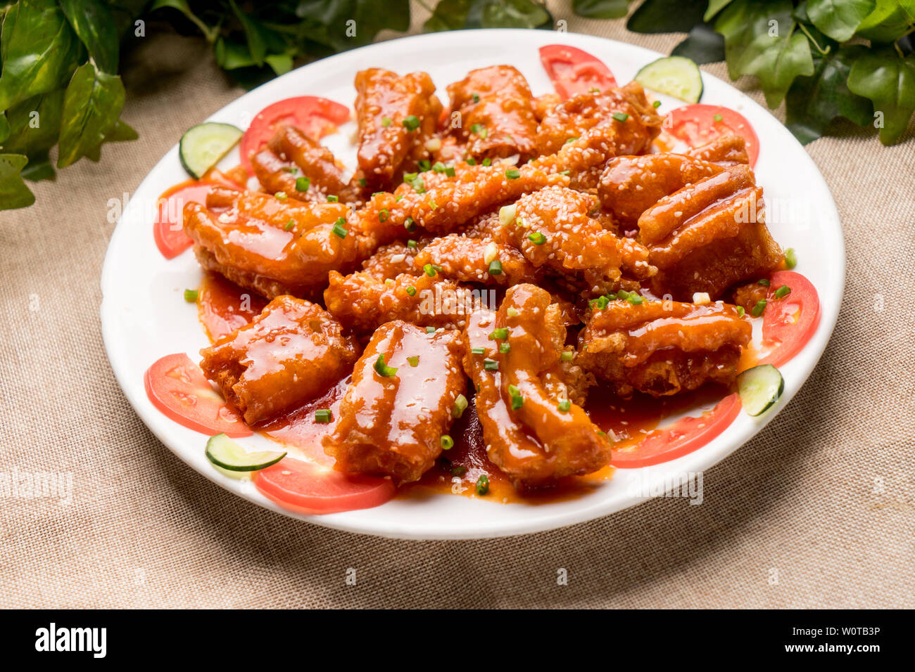 Croccante, dolce, vecchio frittelle di riso fritto di filetti di pollo. Foto Stock