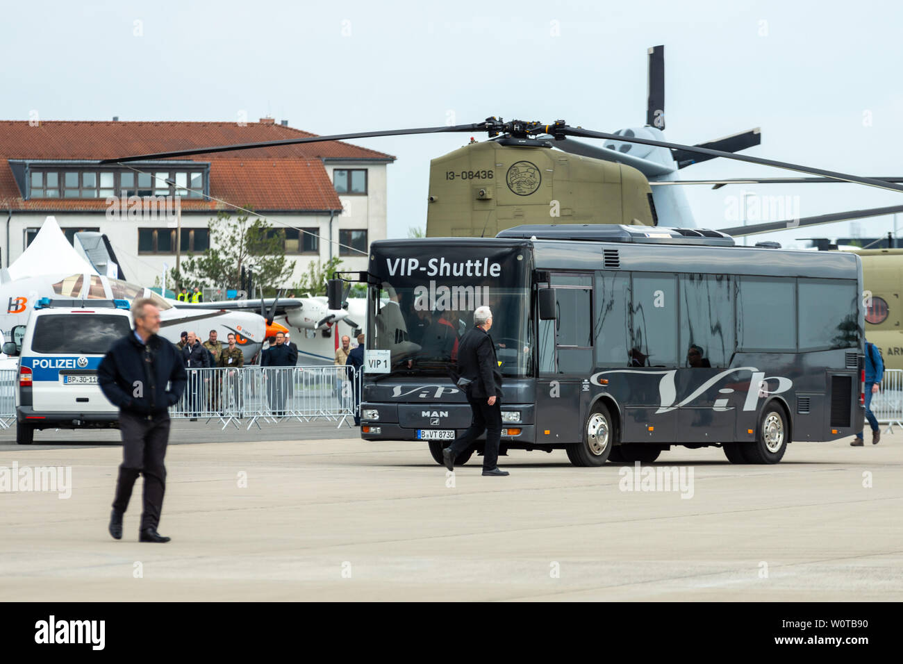 Berlino, Germania - 25 Aprile 2018: Vip Shuttle sul campo d'aviazione. Mostra ILA Berlin Air Show 2018. Foto Stock