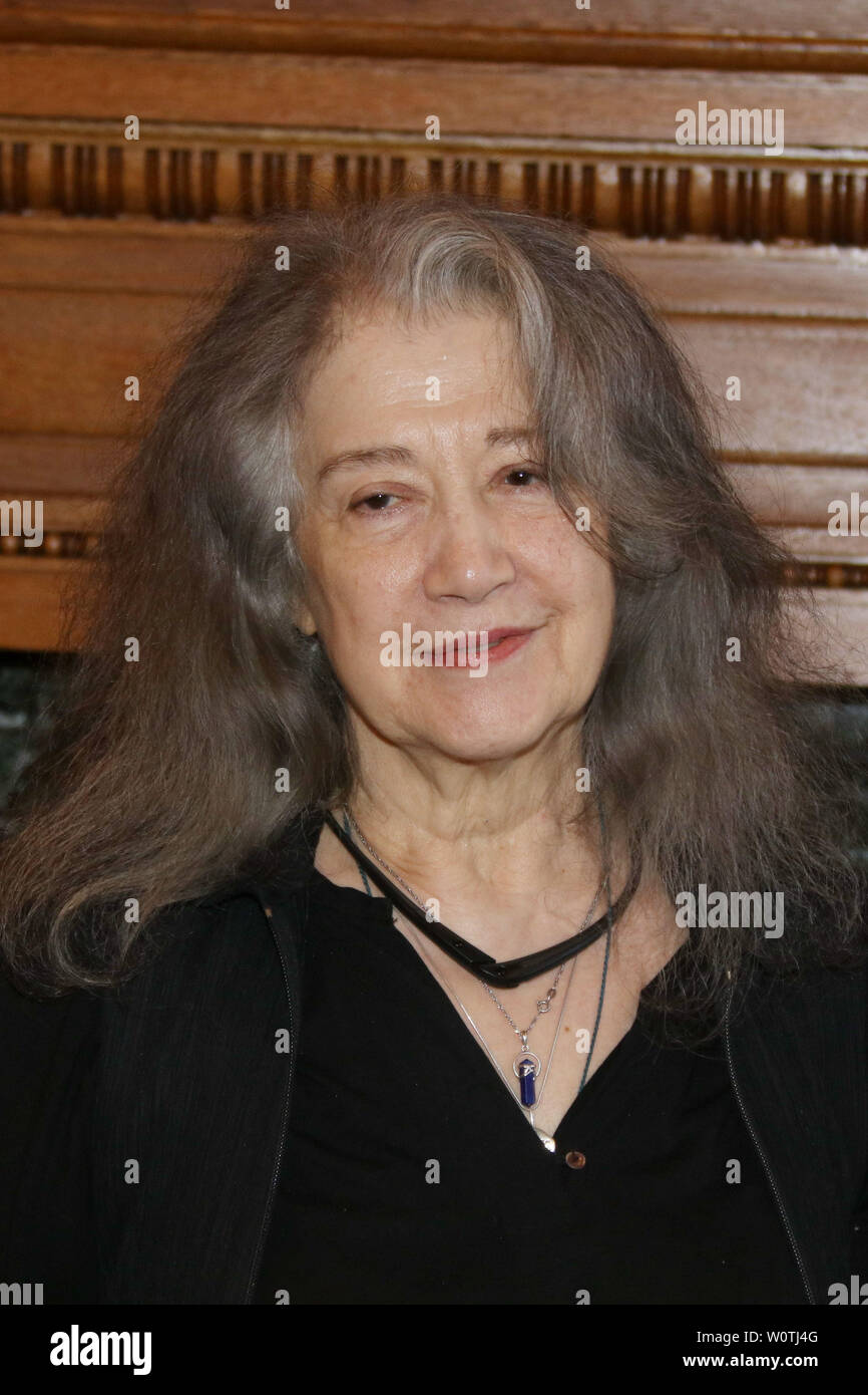 Martha Argerich, Eintrag ins goldene Buch der Stadt Hamburg, Hamburger Rathaus, 27.06.2018 Foto Stock