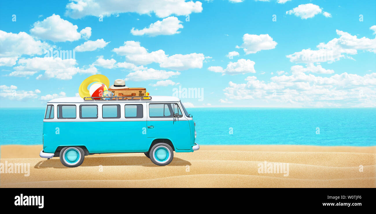 Il vecchio van con bagagli sulla spiaggia. Concetto di vacanza. Spazio libero accanto per il testo. Il mare e le nuvole in background. Foto Stock
