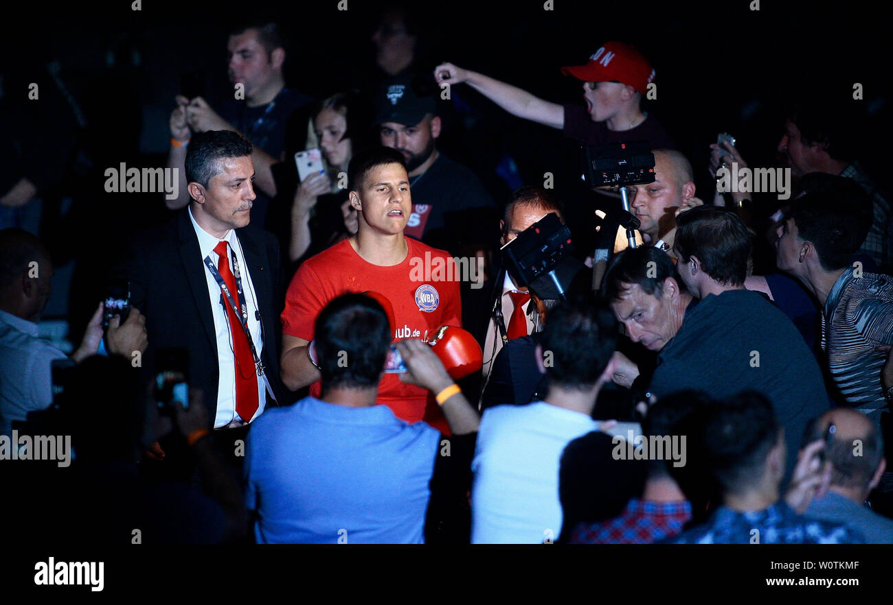 Profiboxen in Offenburg 2018 World Boxing Association Mondo Super Middleweight Title Tyron Zeuge (Berlino) Foto Stock