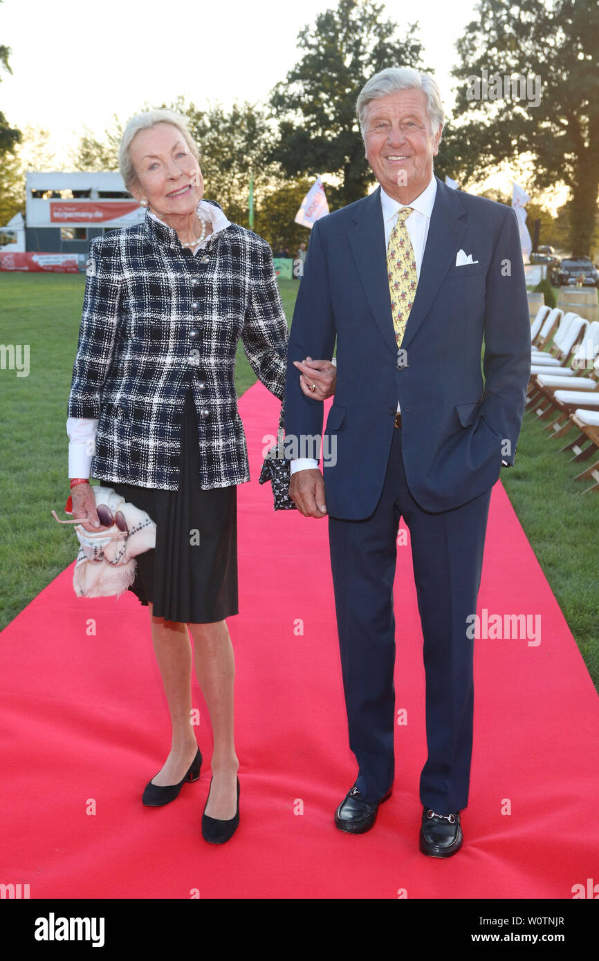 Albert & Edda Darboven, Verleihung der Goldenen Erdbeere vom Erdbeerhof Glantz, Delingsdorf bei Hamburg, 11.08.2018 Foto Stock