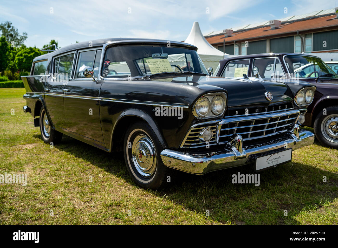 PAAREN IM GLIEN, Germania - 19 Maggio 2018: Metà-automobile dimensione AMC Rambler sei Custom Cross Country Stazione, 1958. Die Oldtimer Show 2018. Foto Stock