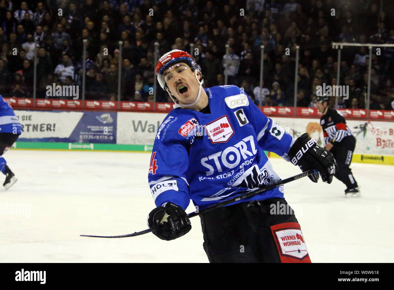 Torschuetze, Torschütze Simon Danner (Schwenningen) bejubelt sein Tor zum 2:0, 22. Sptg. DEL 18-19: SERC Wildwings vs Adler Mannheim Foto Stock