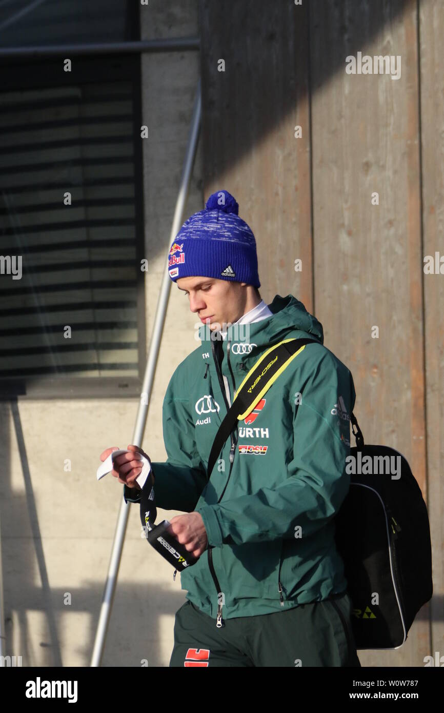 Nachdenklich: Andreas Wellinger (SC Ruhpolding) bei der Qualifikation Vierschanzentournee Oberstdorf 18-19 Foto Stock