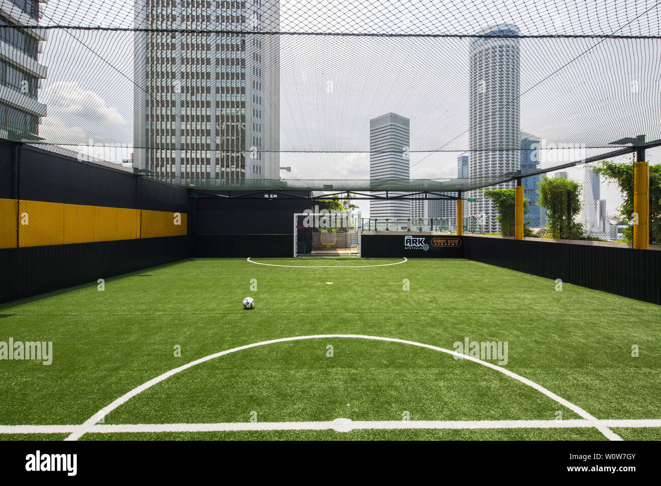 Campo da calcetto presso il centro commerciale Funan, Singapore Foto Stock