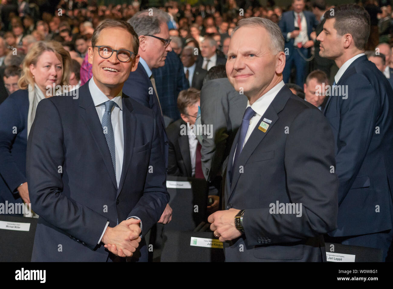 IGW 2019 - Cerimonia di apertura della International Settimana verde 2019 Berlino - Michael Müller, Regierender Bürgermeister von Berlin; E.S. Jari Leppä, Landwirtschaftsminister, Finnland (v.l.n.r.) Foto Stock