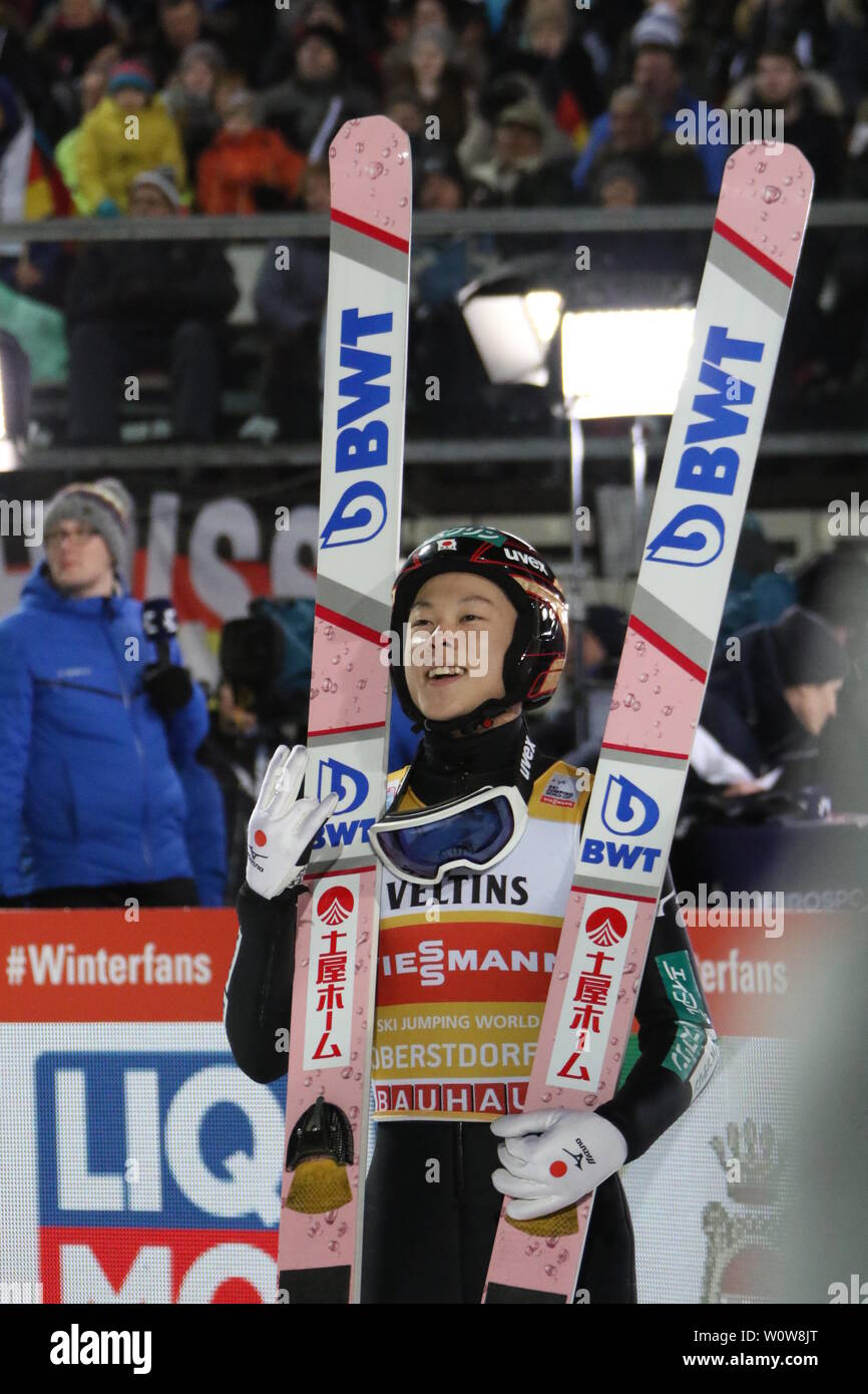 Ryoyu Kobayashi (Giappone /JAP) nach seinem Sieg beim Auftaktspringen Vierschanzentournee 18-19 Oberstdorf Foto Stock