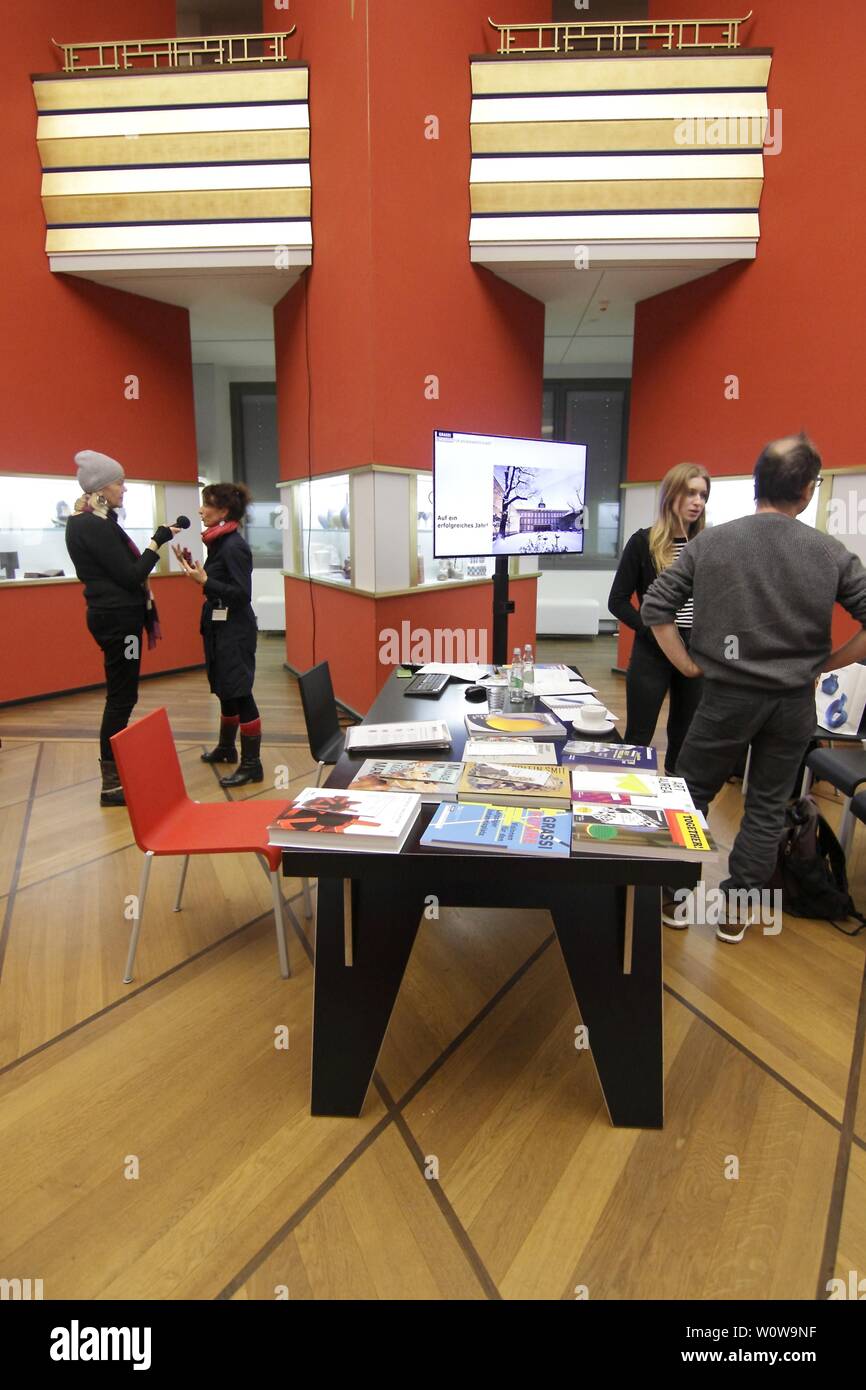 Grassi Museo di Arti Applicate di Leipzig trae un bilancio per il 2018: fatti e cifre gli argomenti della conferenza stampa annuale sono stati: - Presentazione del nuovo eccezionale acquisizioni a partire dall'anno 2018 - Revisione dell'anno 2018 con la mostra evidenzia, visitatore e numeri di evento, nuove acquisizioni e collezioni e ricerca / Restauro - Anteprima del 2019 con la mostra-evento evidenzia e grandi progetti Foto Stock