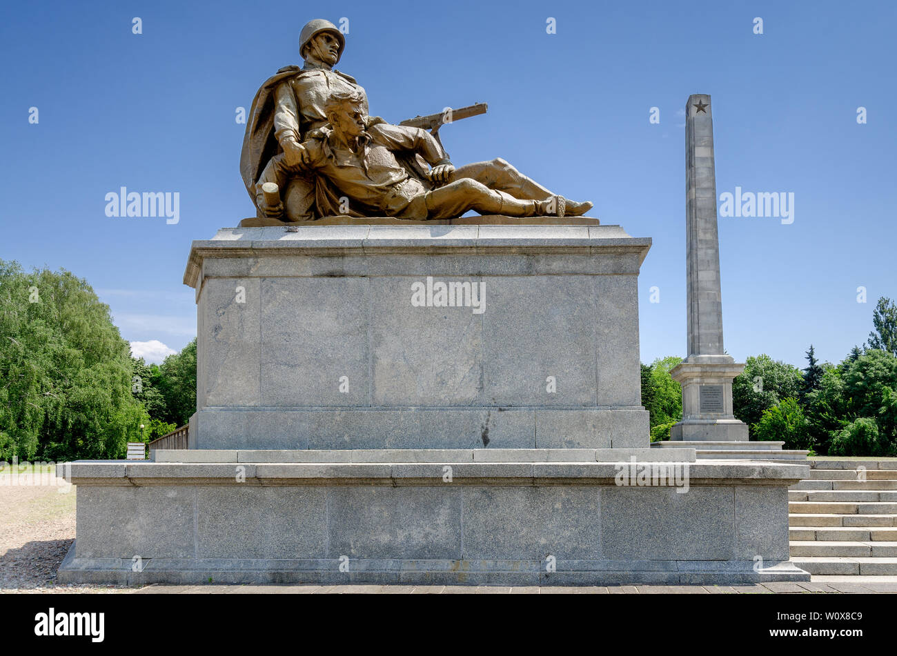 Sovietica mausoleo militare cimitero. Memoriale per i soldati sovietici morirono combattendo contro la Germania nazista. Varsavia, mazovian provincia, Polonia. Foto Stock
