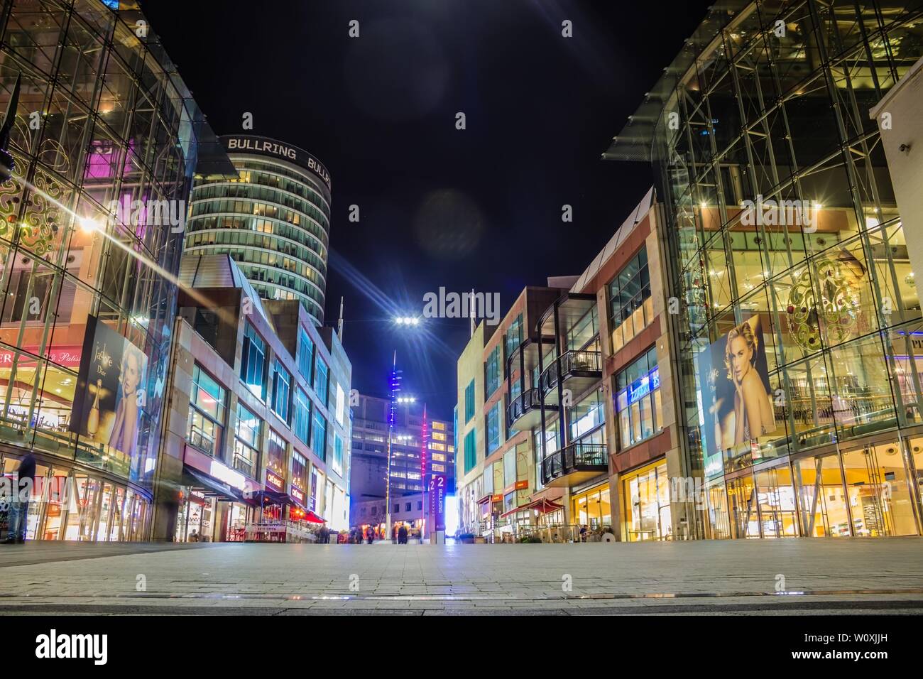 Arena luci notturne in Birmingham City Centre Regno Unito Foto Stock