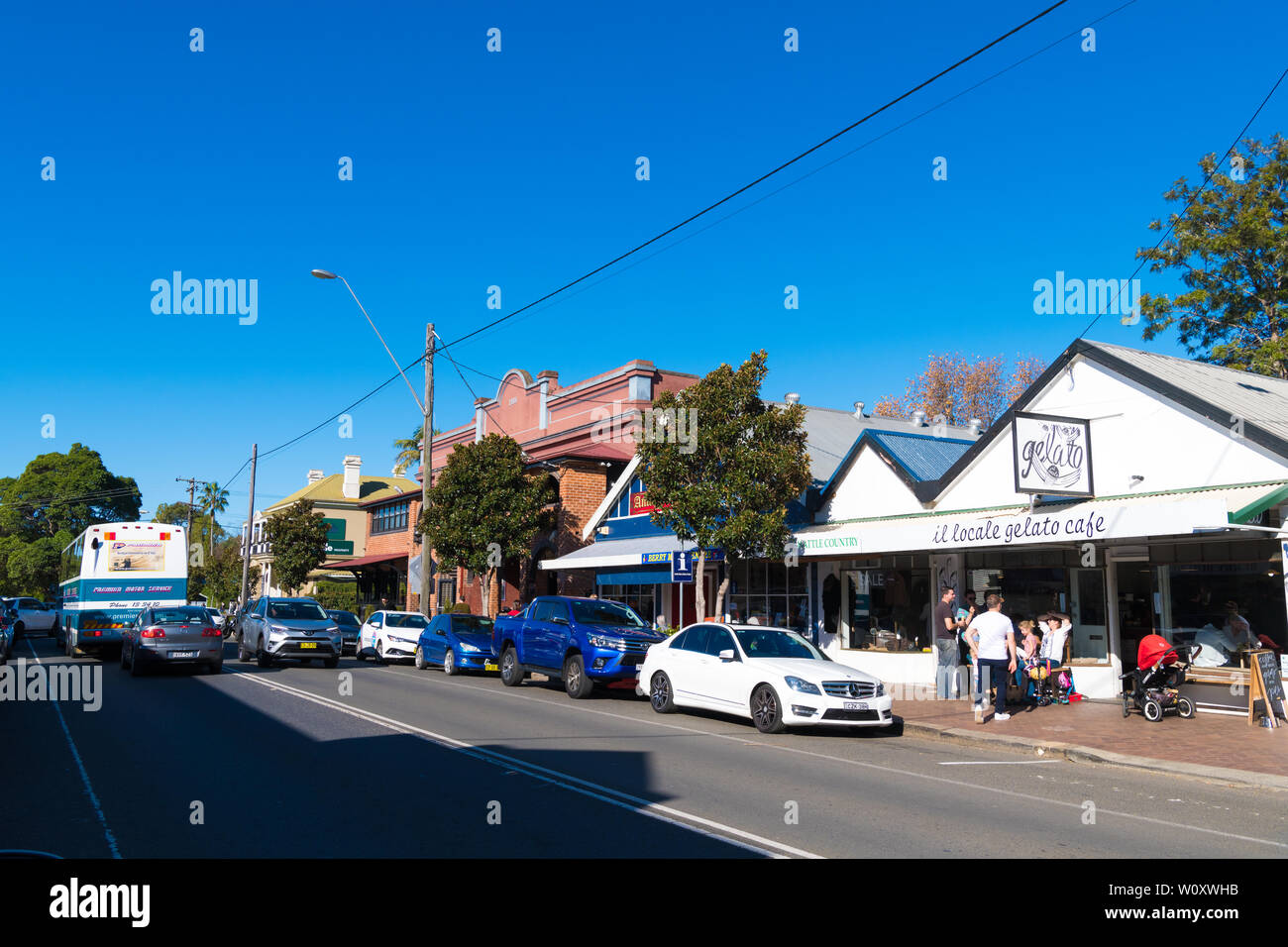 Berry, NSW, Australia-June 9, 2019: le persone che si godono il lungo weekend nel piccolo paese storico città di Berry, meglio nota per il pluripremiato restaur Foto Stock