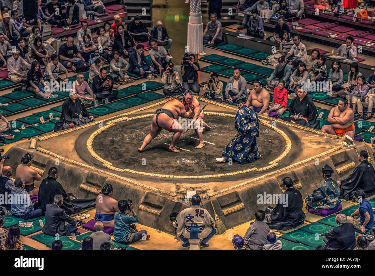 Tokyo - 19 Maggio 2019: sumo wrestling match in Ryogoku arena, Tokyo, Giappone Foto Stock