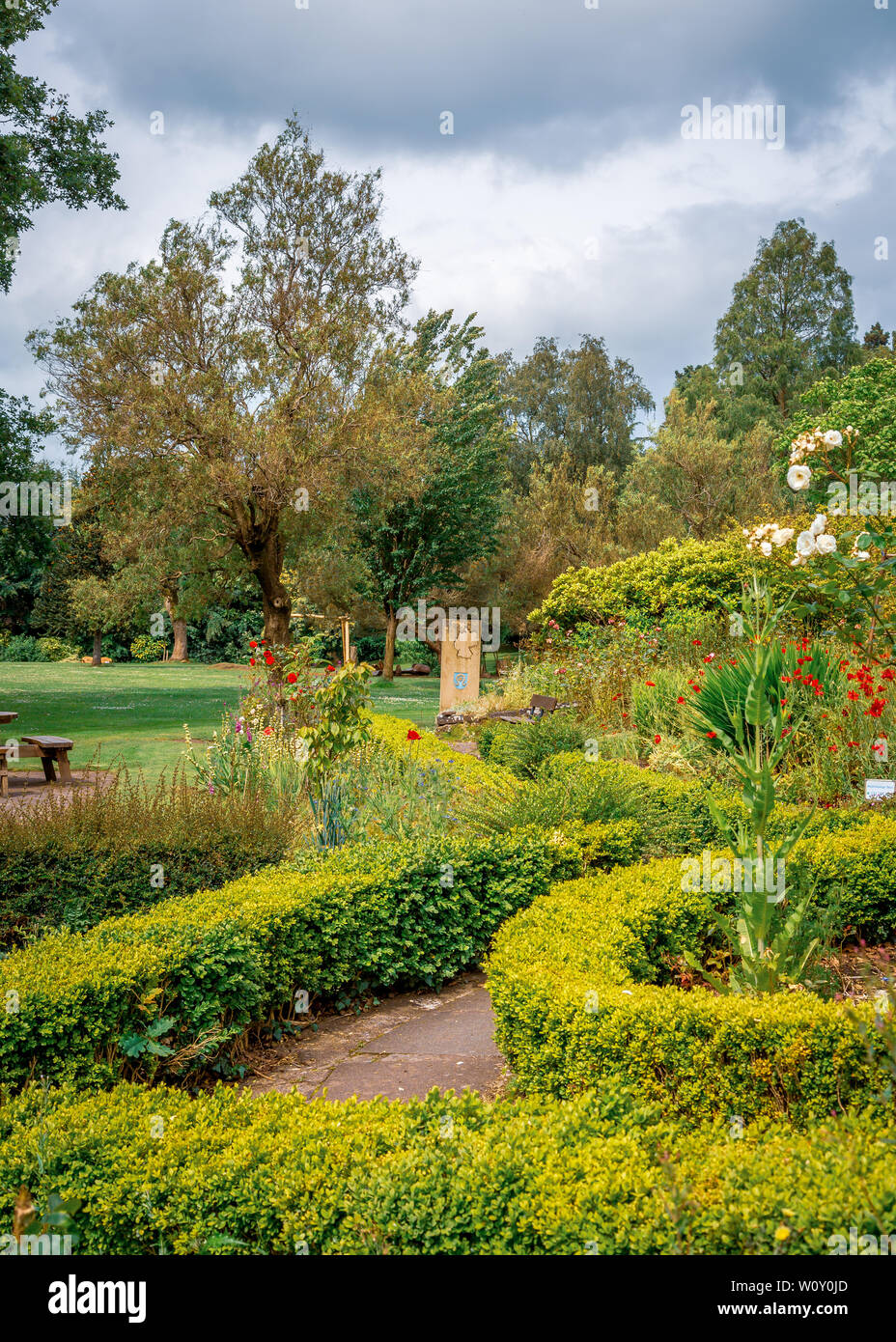 Bella Linda Vista Gardens in fiore ad Abergavenny. Foto Stock