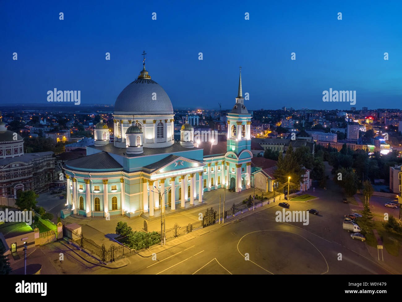 Kursk, Russia. Vista aerea della Cattedrale Znamensky al crepuscolo Foto Stock