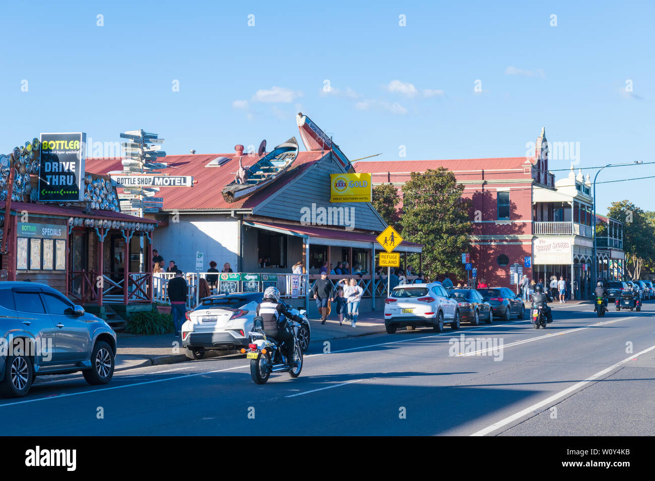 Berry, NSW, Australia-June 9, 2019: le persone che si godono il lungo weekend nel piccolo paese storico città di Berry, meglio nota per il pluripremiato restaur Foto Stock
