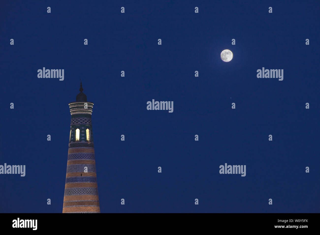 Minareto e la luna Foto Stock
