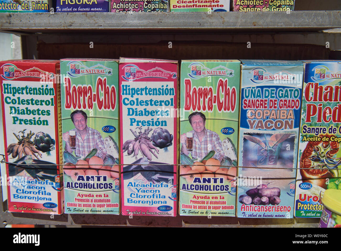 Rimedi popolari per la vendita presso il La Hechiceria streghe Mercato di La Paz in Bolivia Foto Stock