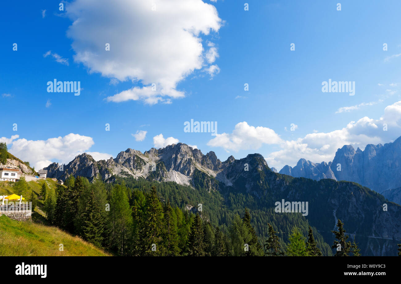 La cima del Cacciatore (picco del cacciatore) in Julian Alpi italiane. Lussari, Tarvisio, Friuli Venezia Giulia, Italia, Europa Foto Stock
