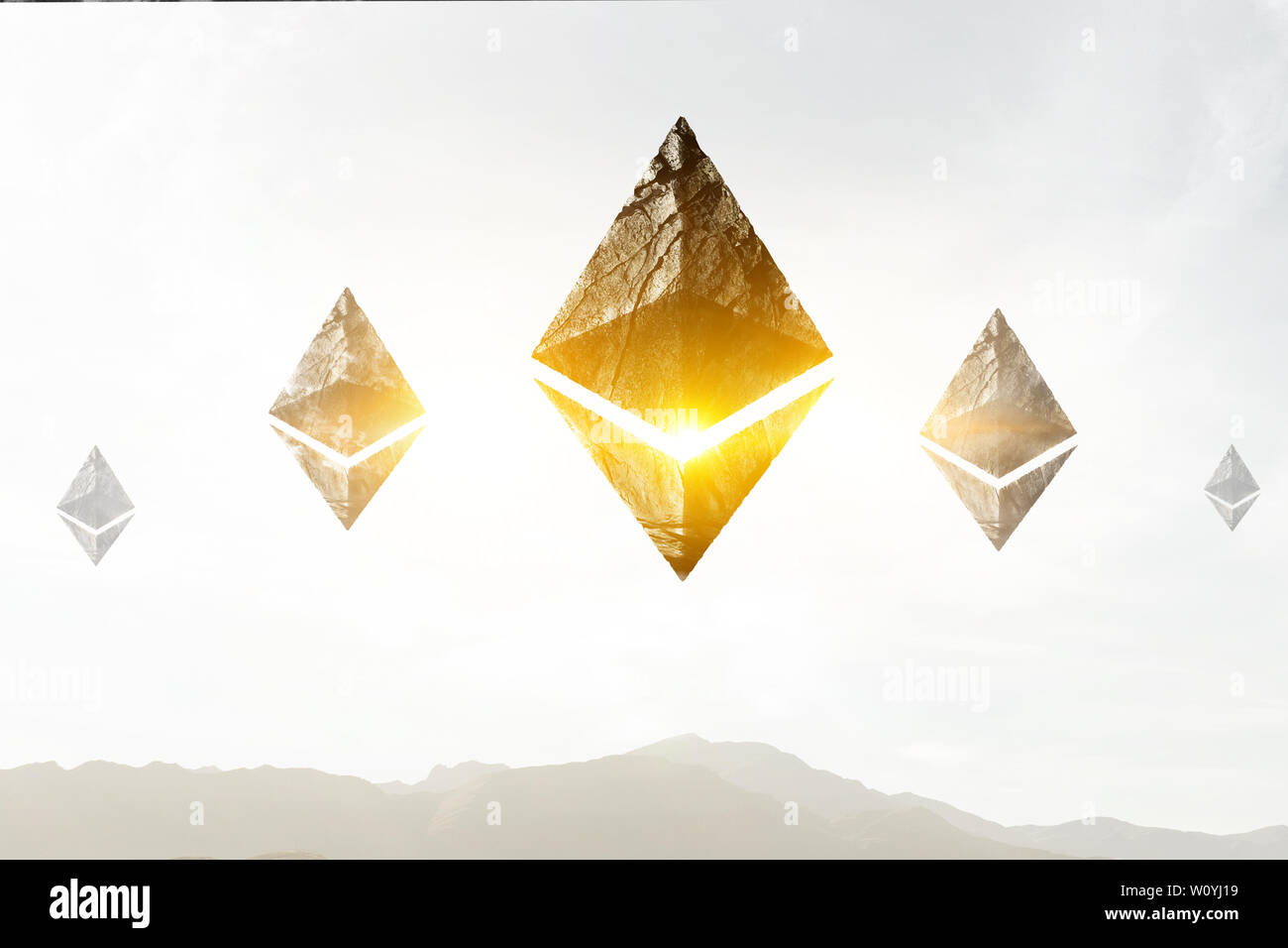 Ethereum simboli nel cielo sopra il paesaggio di montagna Foto Stock