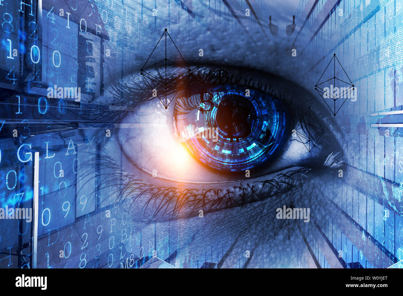 Close up con gli occhi blu iris digitale, codice digitale, ethereum simboli e business facciata di edificio in background Foto Stock