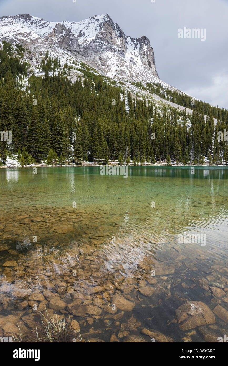 Il lago a gomito, Peter Lougheed Parco Provinciale, Kananaskis, Alberta, Canada Foto Stock