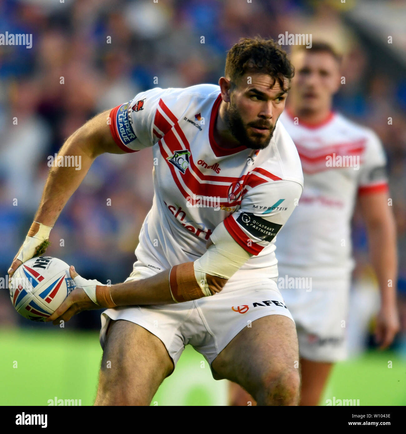 Halliwell Jones Stadium, Warrington, Regno Unito. Il 28 giugno, 2019. Betfred Superleague Rugby, Warrington lupi versus St Helens; Alex Walmsley di St Helens cerca un pass Credito: Azione Sport Plus/Alamy Live News Foto Stock