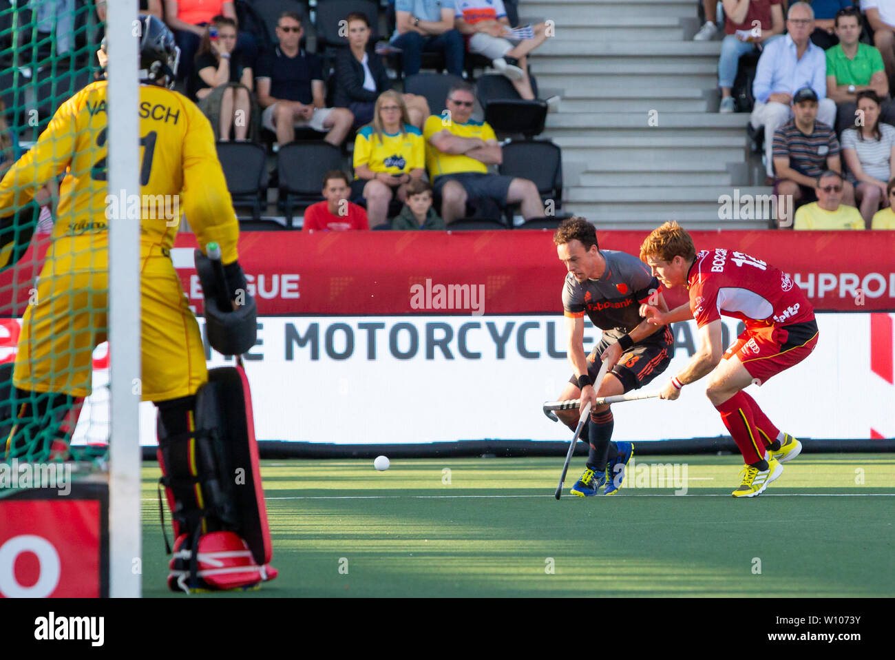 28 giugno 2019 Amsterdam, Paesi Bassi FIH Pro League Belgio contro Olanda FIH Pro League 2019 Diede van Puffelen Paesi Bassi, Gauthier Boccard Belgio Foto Stock