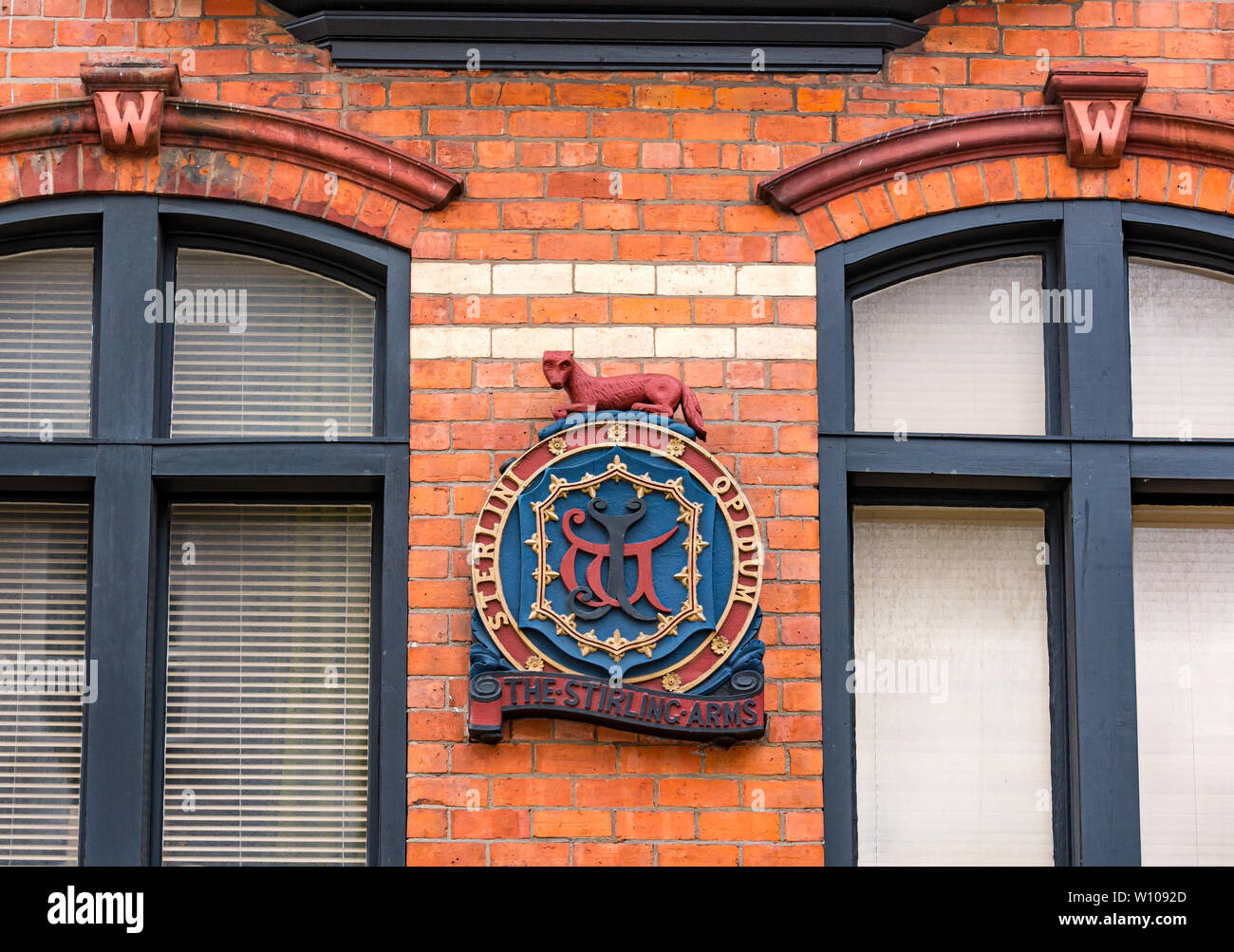 Close up Consulta Araldica stemma sul vecchio edificio di mattoni, St John Street, Stirling Old Town, Stirling, Scozia, Regno Unito Foto Stock