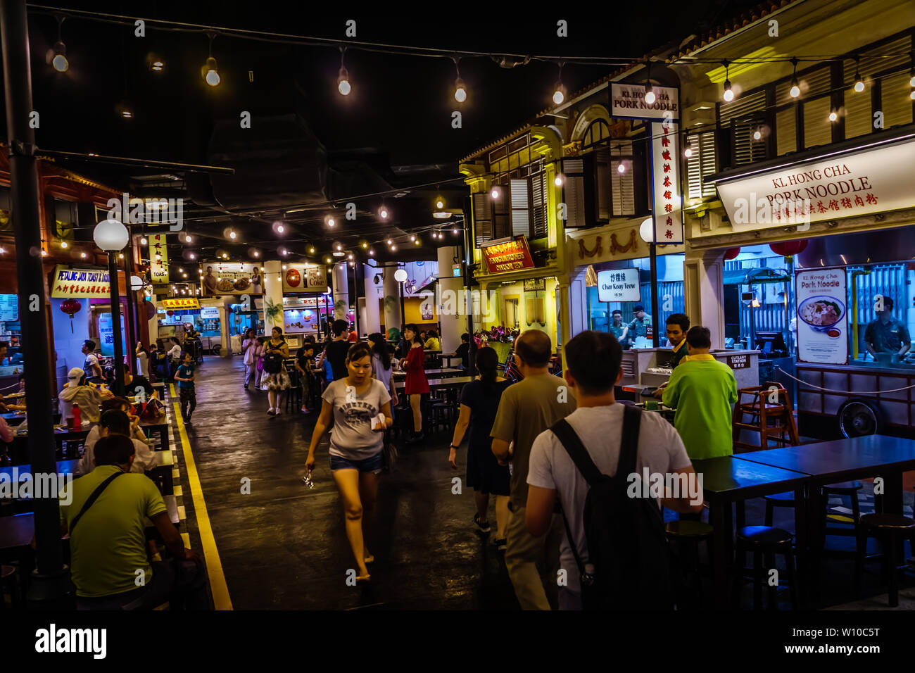 Singapore - Giu 10, 2019: cibo malese Street nel Resort World Sentosa, serve cibi di strada da Malaysia meglio hawker fornitori. Foto Stock