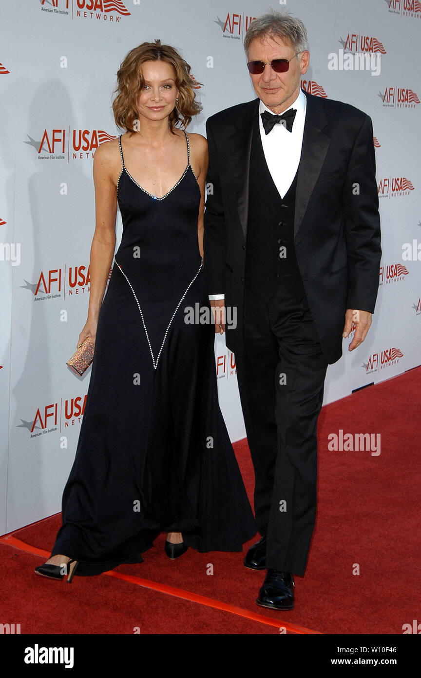 Calista Flockhart e Harrison Ford alla trentatreesima AFI Life Achievement Award: un omaggio a George Lucas ha tenuto presso il Kodak Theatre di Hollywood, CA. L'evento ha avuto luogo giovedì 9 giugno, 2005. Foto di: SBM / PictureLux - Tutti i diritti riservati - Riferimento File # 33790-5877SBMPLX Foto Stock