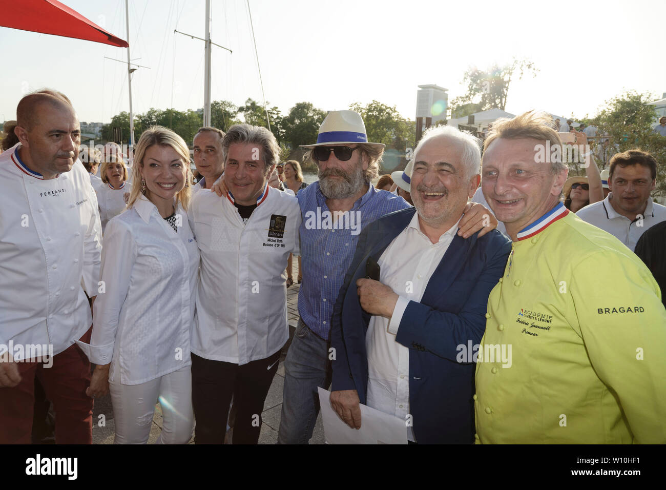 Parigi, Francia. Il 27 giugno, 2019. Chef Christophe Haton, Claire Verneil, Michel Roth, Guy Savoy e Frédéric Jaunault. Foto Stock