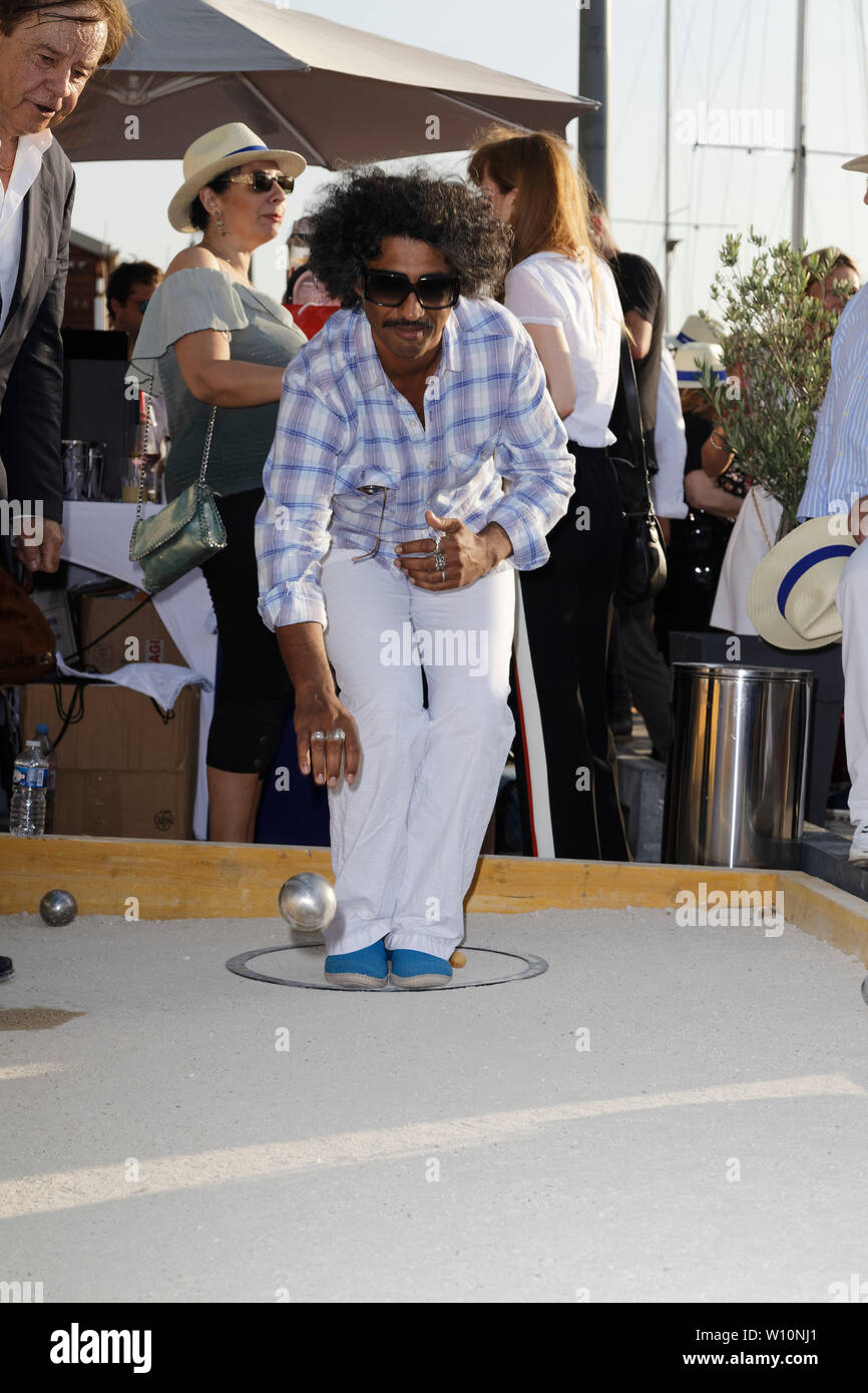 Parigi, Francia. Il 27 giugno, 2019. Sebastien Folin assiste il 7° "Trophée de la pétanque gastronomico' a Parigi Yacht Marina di Parigi, Francia. Foto Stock