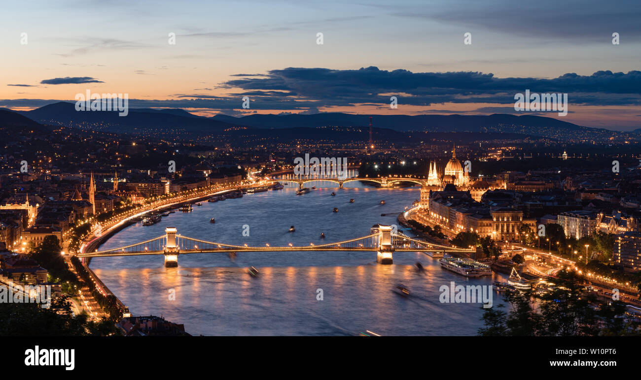 Budapest City, ad alto angolo di visione al crepuscolo in Ungheria Foto Stock