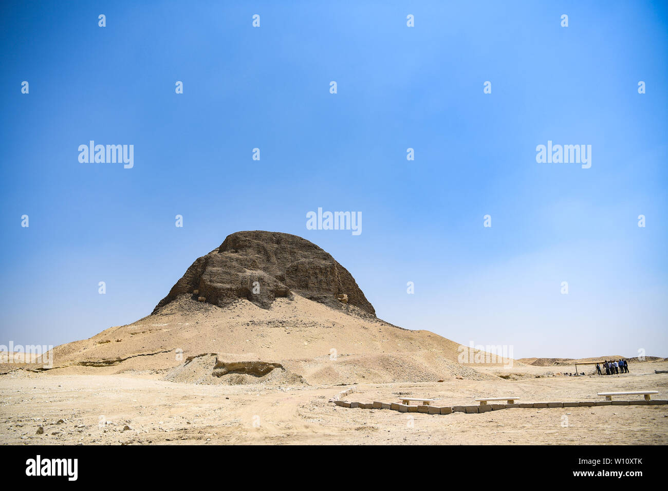 Faiyum. Il 28 giugno, 2019. Foto scattata a giugno 28, 2019 mostra la piramide di Senusret II, il Faraone della XII dinastia, nel Faiyum, Egitto. Ministro egiziano delle Antichità Khaled al-Anany inaugurata venerdì la piramide di Senusret II, il Faraone della XII dinastia, contrassegnando la sua apertura ai visitatori per la prima volta. Conosciuta come el-Lahun piramide, il cimitero reale risale al periodo tra il 1897 A.C. al 1878 A.C. e si trova nel Governatorato Faiyum, 100 km a sud-ovest della capitale del Cairo. Credito: Li Yan/Xinhua/Alamy Live News Foto Stock