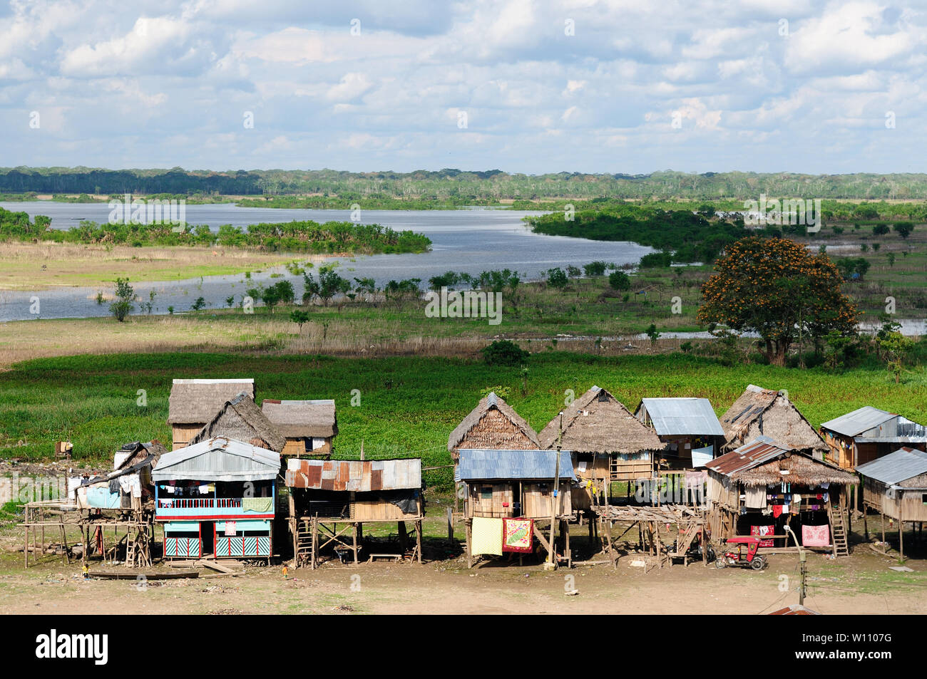 Amazon, Floating case di legno in Amazzonia Iquitos delle città principali, povero quartiere Belem Foto Stock
