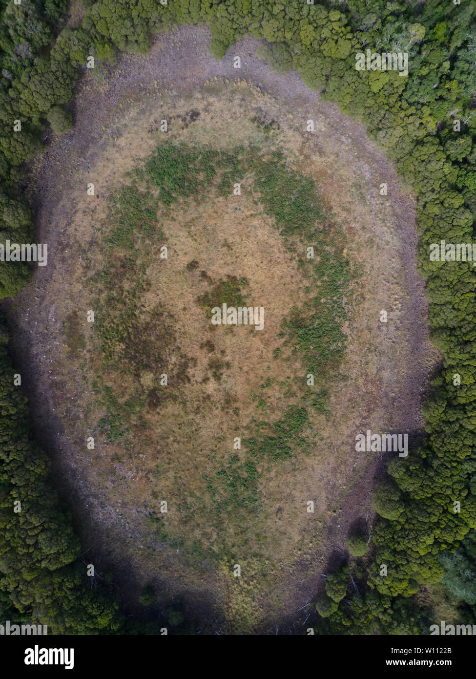 Mt Le Brun, un vulcano estinto, contiene due grandi crateri che formano laghi poco profondi.Coalstoun Il Parco Nazionale dei laghi di Queensland in Australia Foto Stock