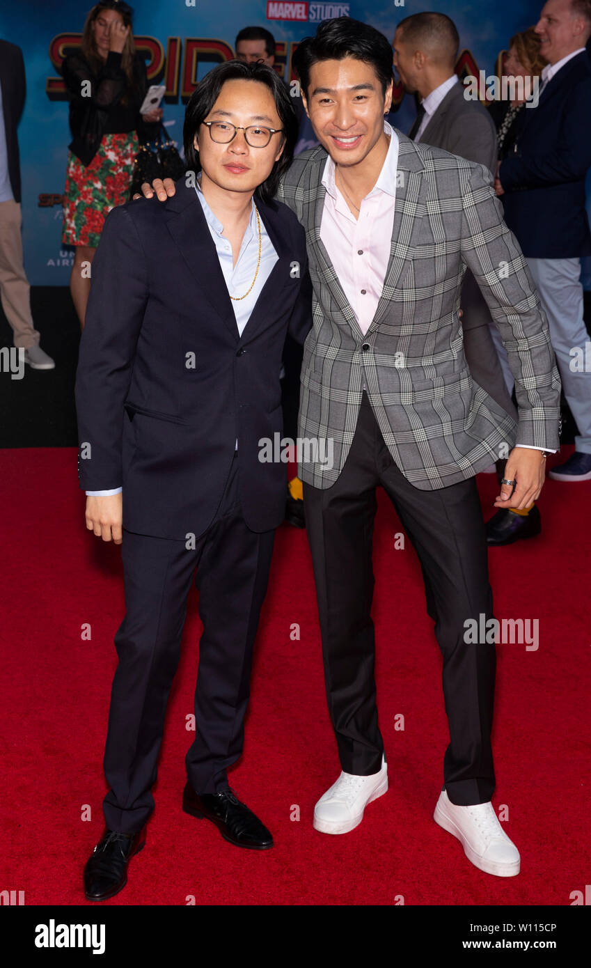 Los Angeles, CA - Giugno 26, 2019: Jimmy O. Yang e Chris Pang assistere alla premiere di Sony Pictures "ragno-uomo lontano da casa" tenutasi presso il cinese TCL Thea Foto Stock