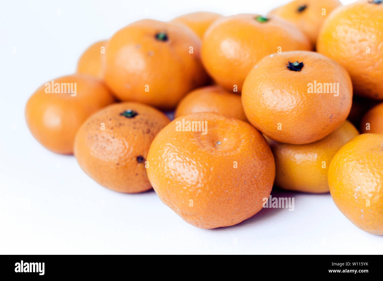 Freschi mandarini arance (Citrus reticulata), concetto vegetariano Foto Stock