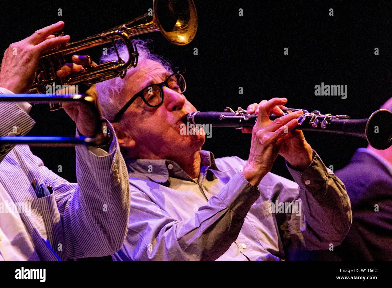Milano 29 giugno 2019 live a Woody Allen & The Eddy Davis New Orleans jazz band in esecuzione al Teatro degli Arcimboldi Milano © Roberto Finizio / A Foto Stock
