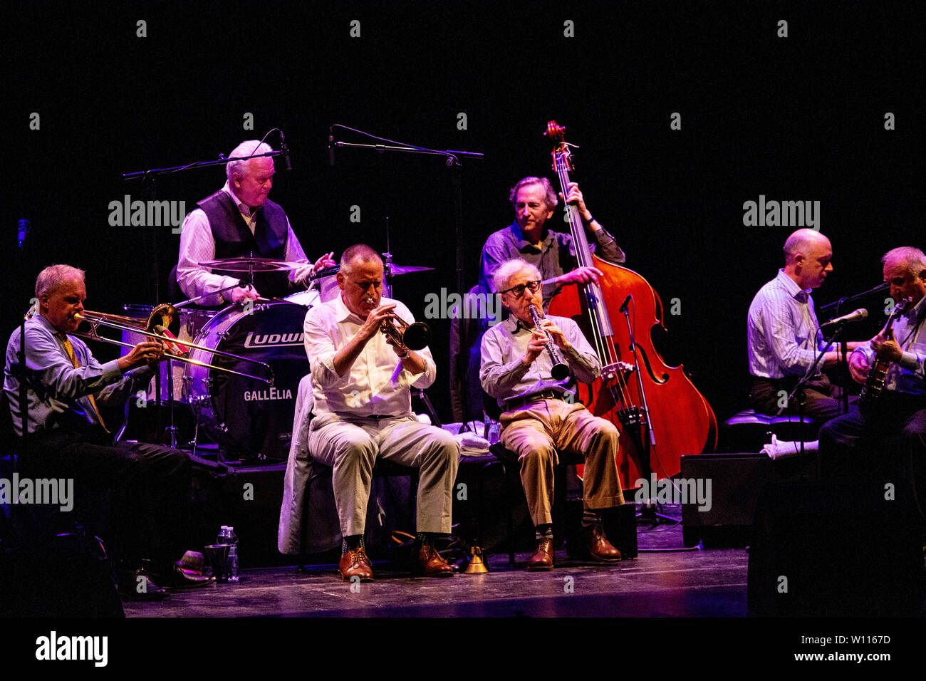 Milano 29 giugno 2019 live a Woody Allen & The Eddy Davis New Orleans jazz band in esecuzione al Teatro degli Arcimboldi Milano © Roberto Finizio / A Foto Stock