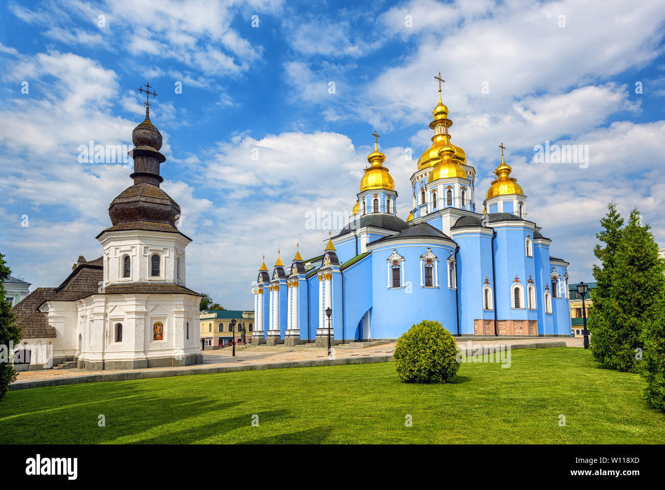 Kiev, Ucraina, cristiana ortodossa di San Michele a cupola dorata monastero è un famoso punto di riferimento e un esempio di ucraini in stile barocco Foto Stock