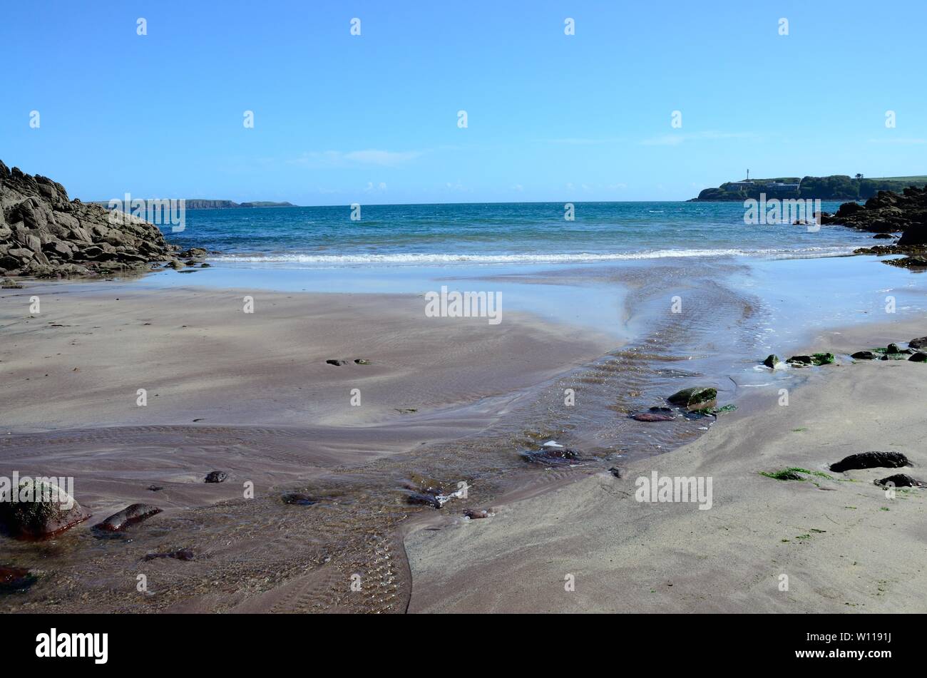 Monaco Haven spiaggia stretta insenatura riparata St Ishmaels Pembrokeshire Coast National Park Galles Cymru REGNO UNITO Foto Stock