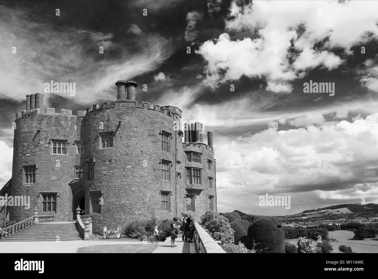 Il castello di Powis fu costruito nel XIII secolo da un principe gallese ed è un edificio classificato di grado I. Foto Stock